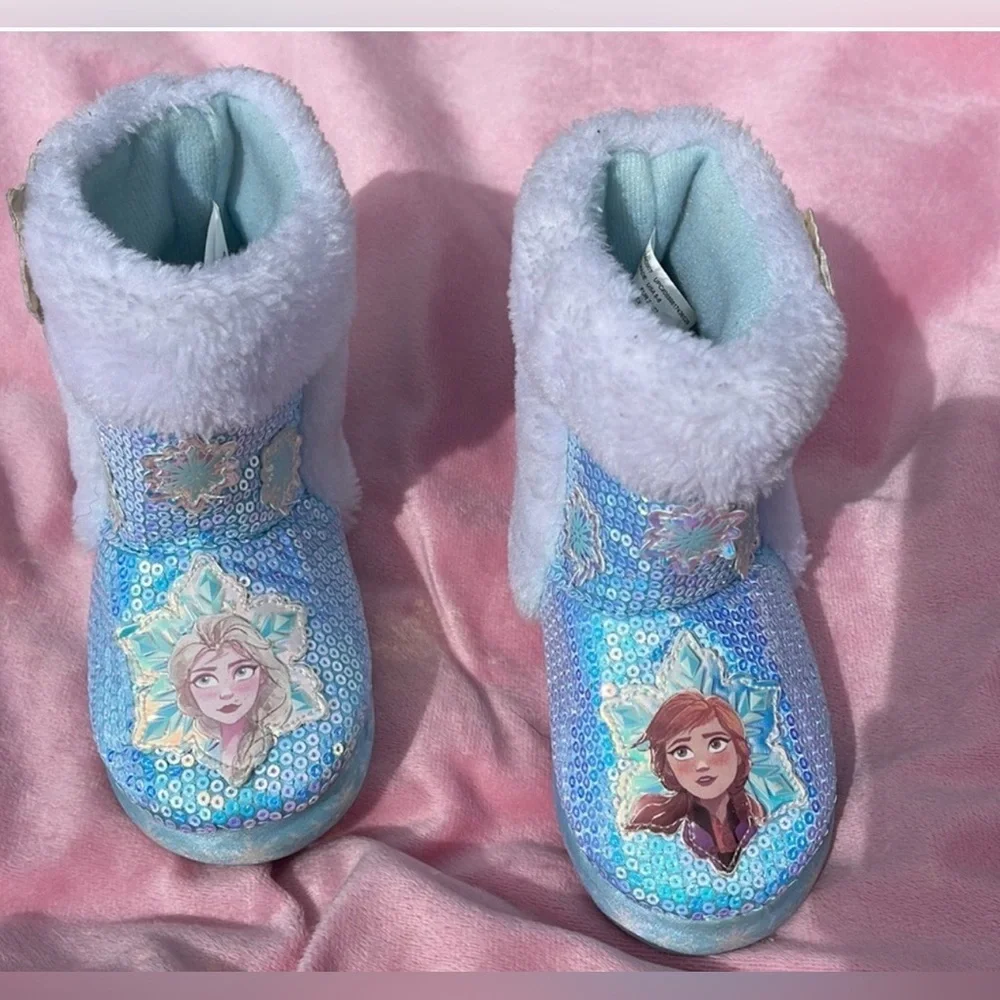 4 four pairs of girls' shoes Sizes 5”